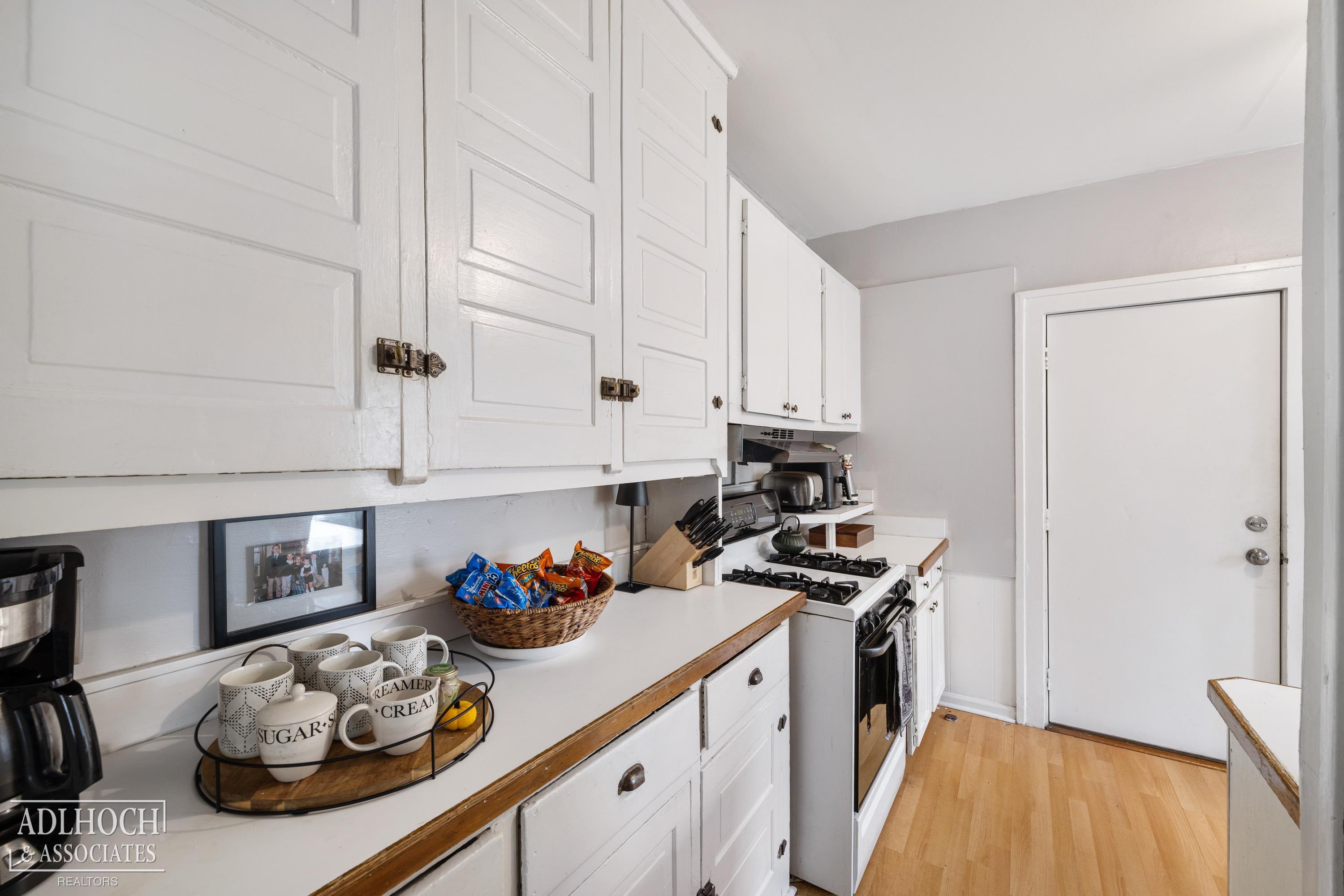 296-298 Rivard Boulevard Grosse Pointe, MI 48230 - Photo 8 of 24