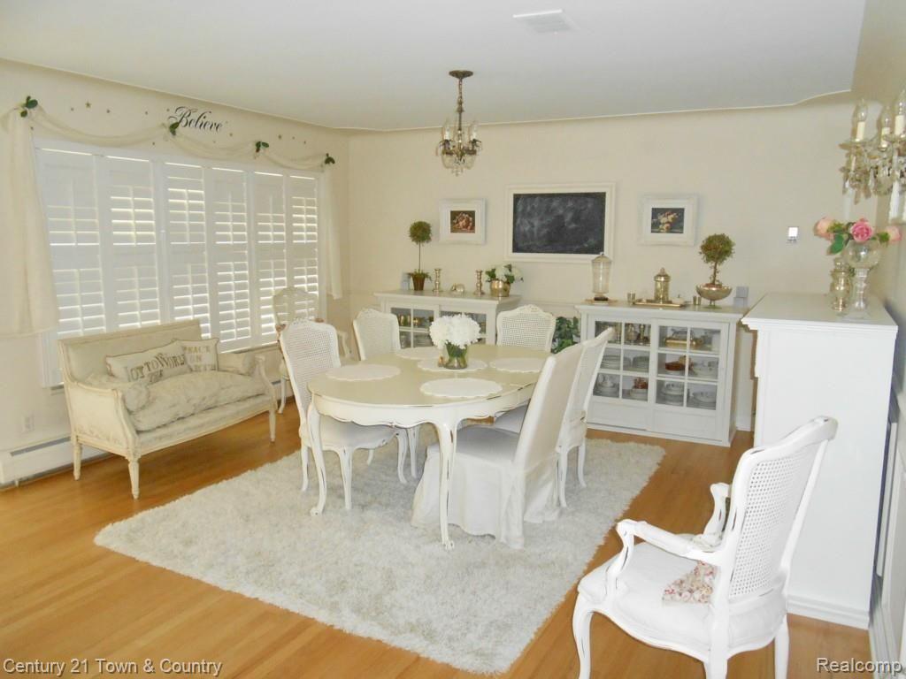 604 Wilwood Road Rochester, MI 48309 - Photo 6 of 48 Living Rm 1.jpg
