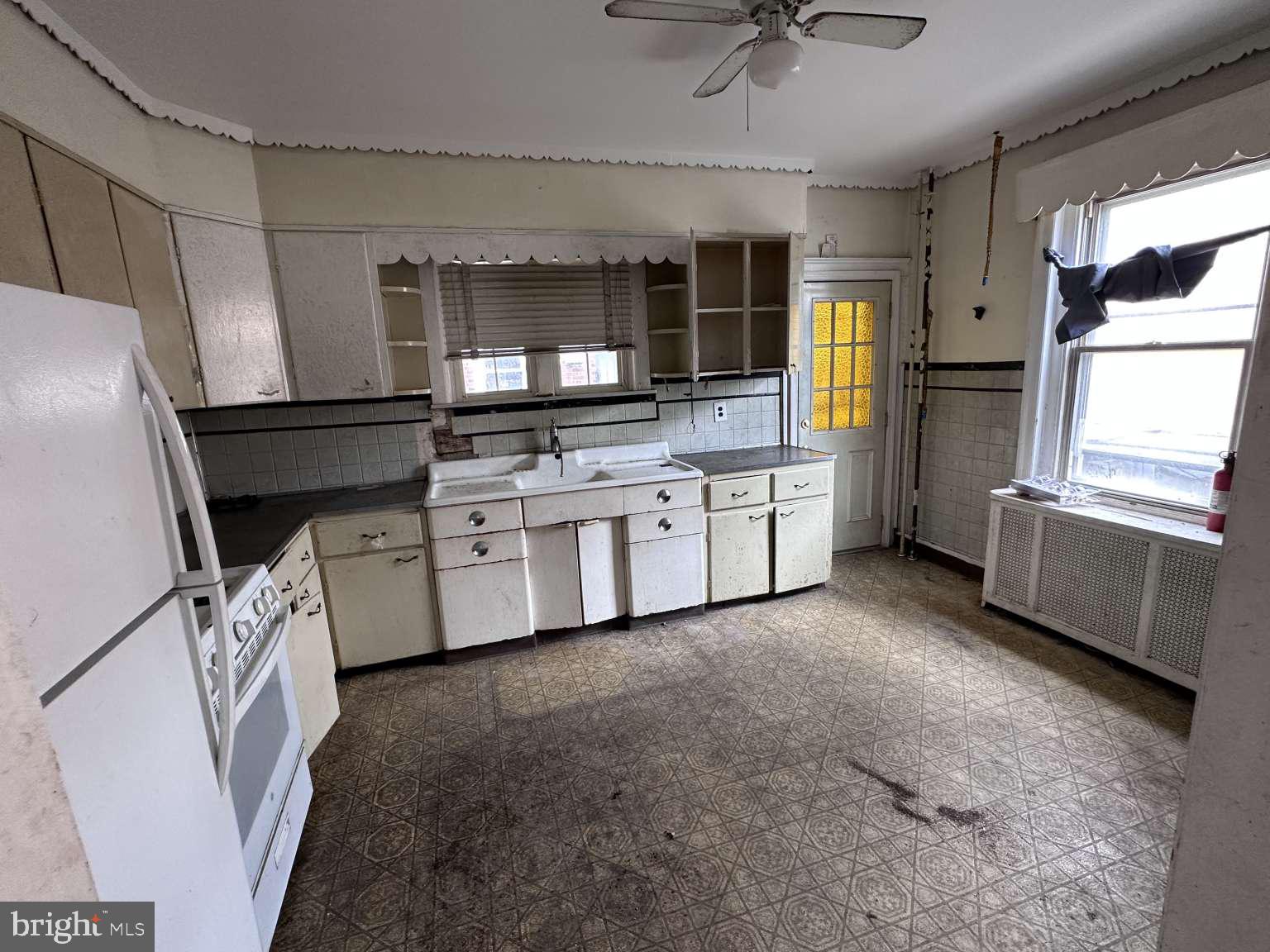 2255 South Bucknell Street Philadelphia, PA 19145 - Photo 3 of 6