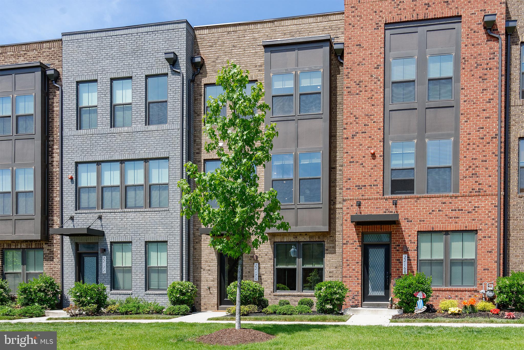 Walk to the Metro, 2900 Sq Ft, 4 BR,Roof Top Ter