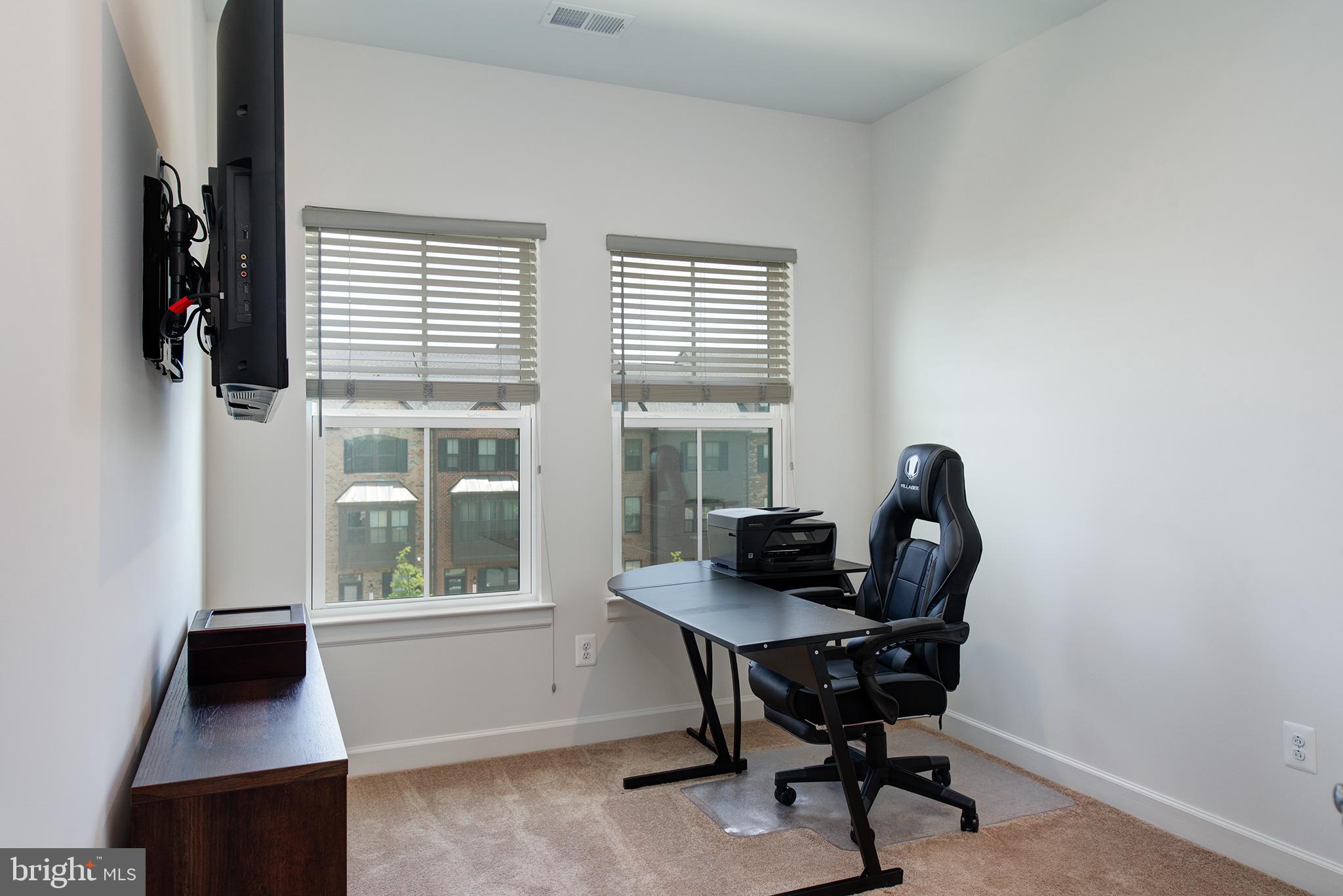 22170 Maple Tree Terrace Ashburn, VA 20148 - Photo 20 of 45 3rd Floor Bedroom 2, Large Closet