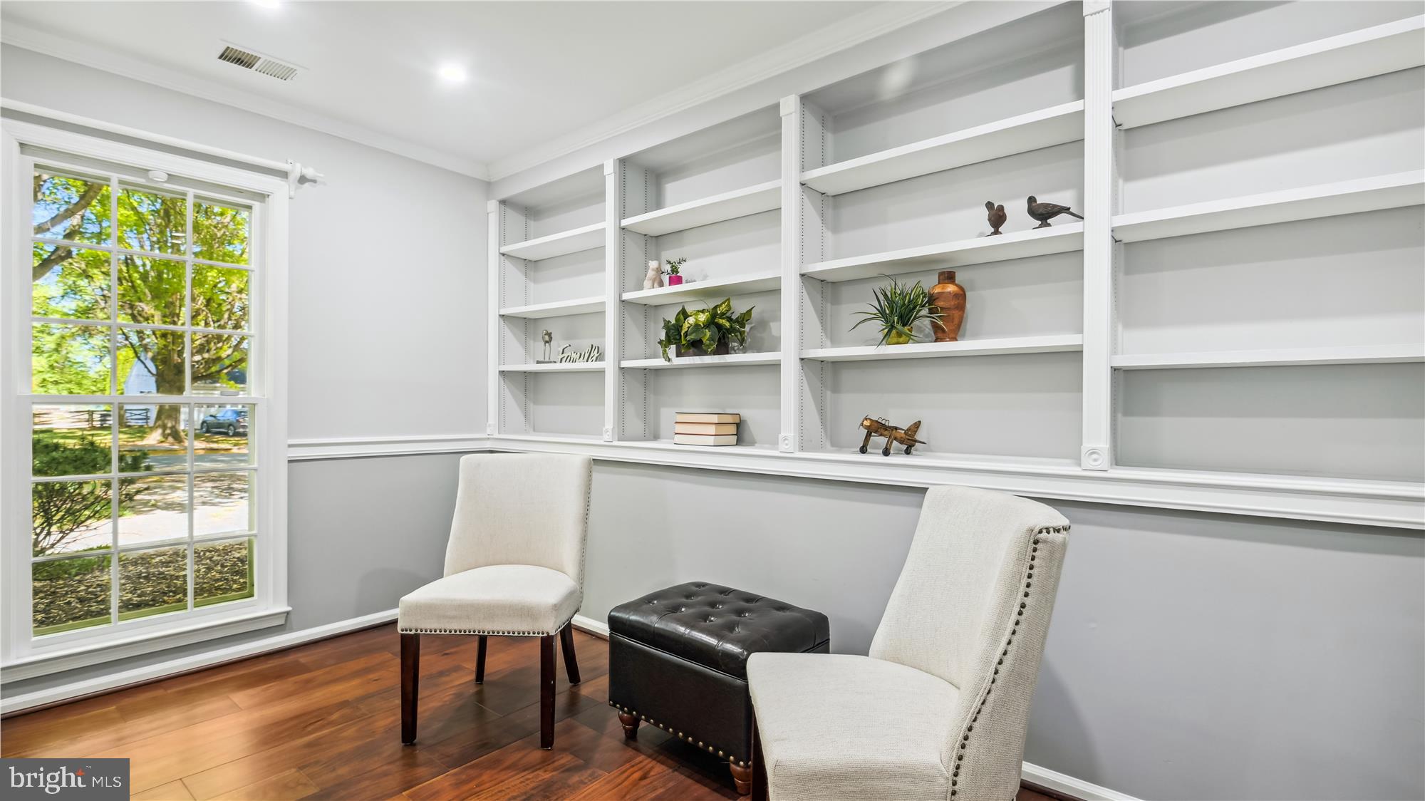 115 Hamilton Road Sterling, VA 20165 - Photo 3 of 30 Private office off of entryway