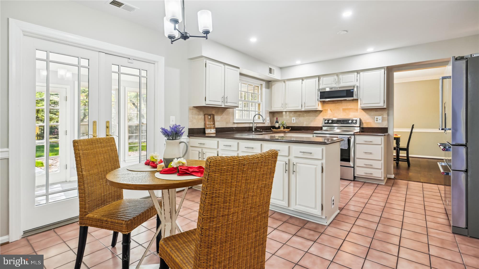 115 Hamilton Road Sterling, VA 20165 - Photo 7 of 30 Breakfast area in the kitchen