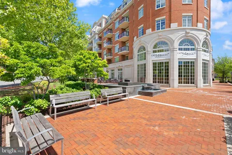 $1,025,000 | 6900 Fleetwood Road, Unit 415, McLean, VA 22101