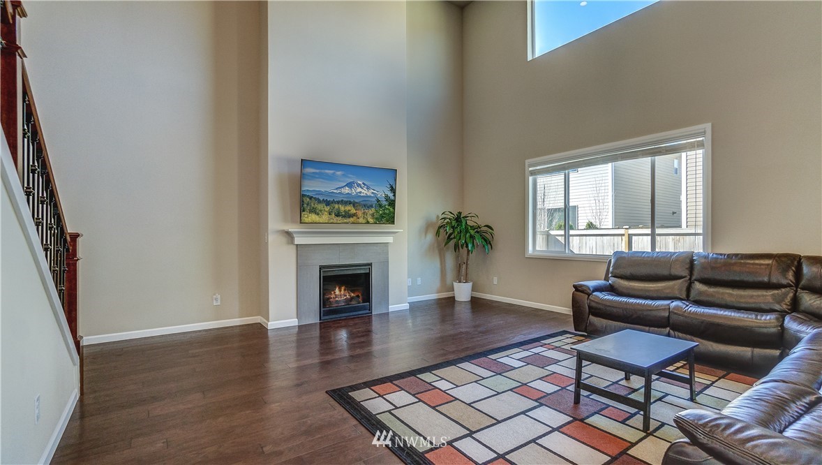 18704 40th Avenue Southeast Bothell, WA 98012 - Photo 3 of 25 Gallery Image 3
