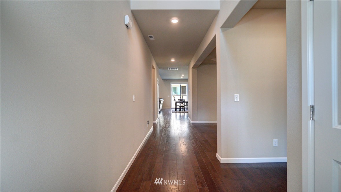 18704 40th Avenue Southeast Bothell, WA 98012 - Photo 4 of 25 Gallery Image 4