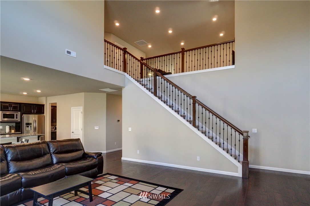 18704 40th Avenue Southeast Bothell, WA 98012 - Photo 9 of 25 Gallery Image 9