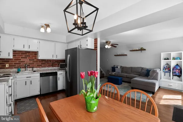 $224,900 | 5200 Hilltop Drive, Unit 470, Brookhaven, PA 19015
