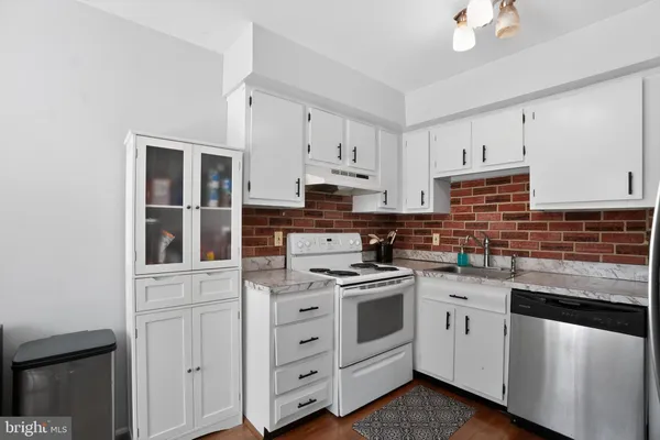 $224,900 | 5200 Hilltop Drive, Unit 470, Brookhaven, PA 19015