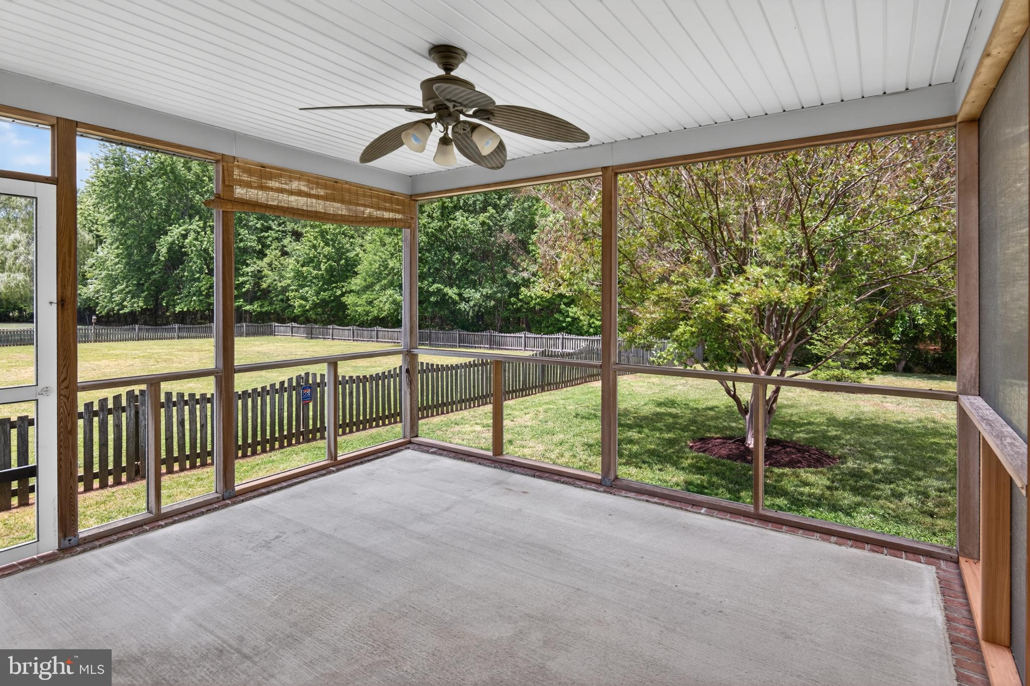 337 Roe Ingleside Road Centreville, MD 21617 - Photo 4 of 56 a view of a room with balcony and balcony