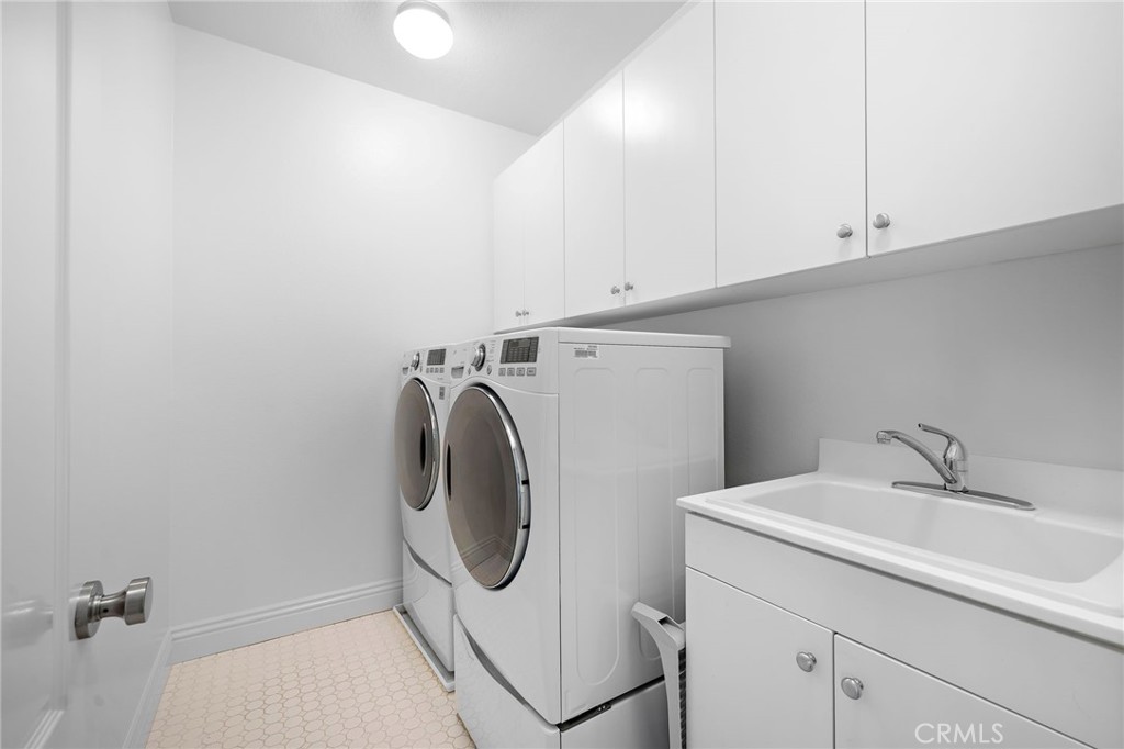 5 Citrus Lane Ladera Ranch, CA 92694 - Photo 24 of 54 a utility room with dryer and washer