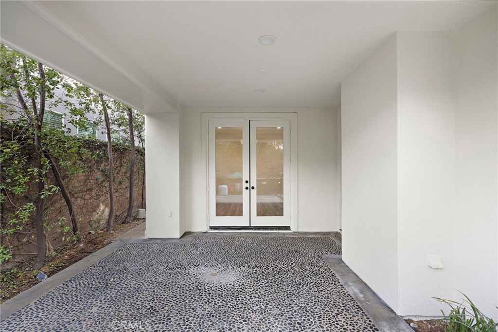 5 Citrus Lane Ladera Ranch, CA 92694 - Photo 42 of 54 an empty room with windows and tree