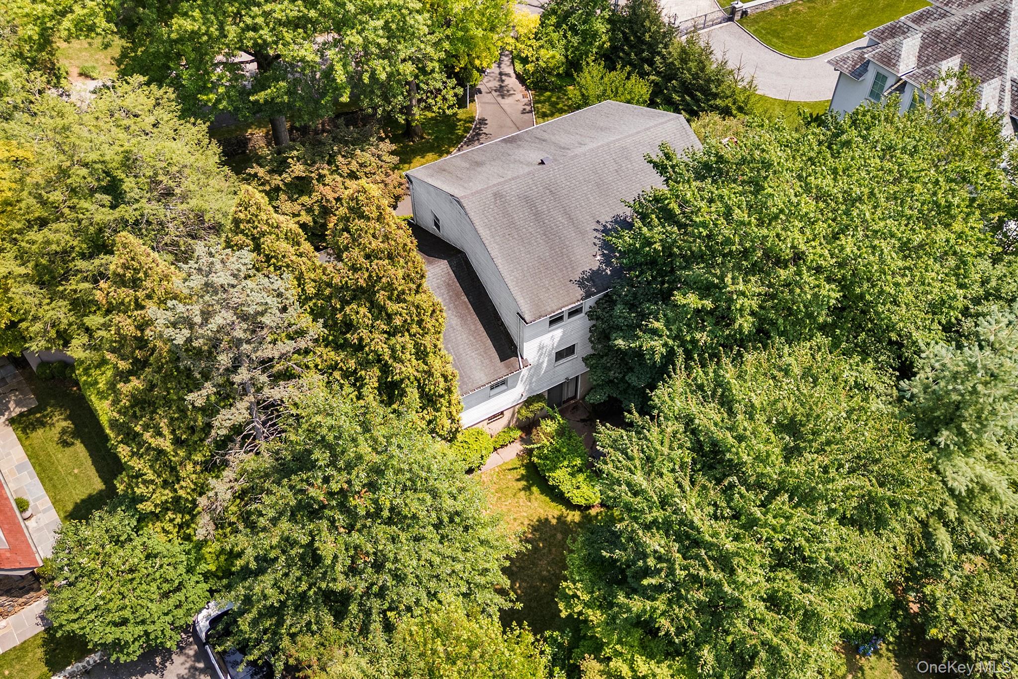 19 Carlton Road Bronxville, NY 10708 - Photo 40 of 42 Gallery Image 40