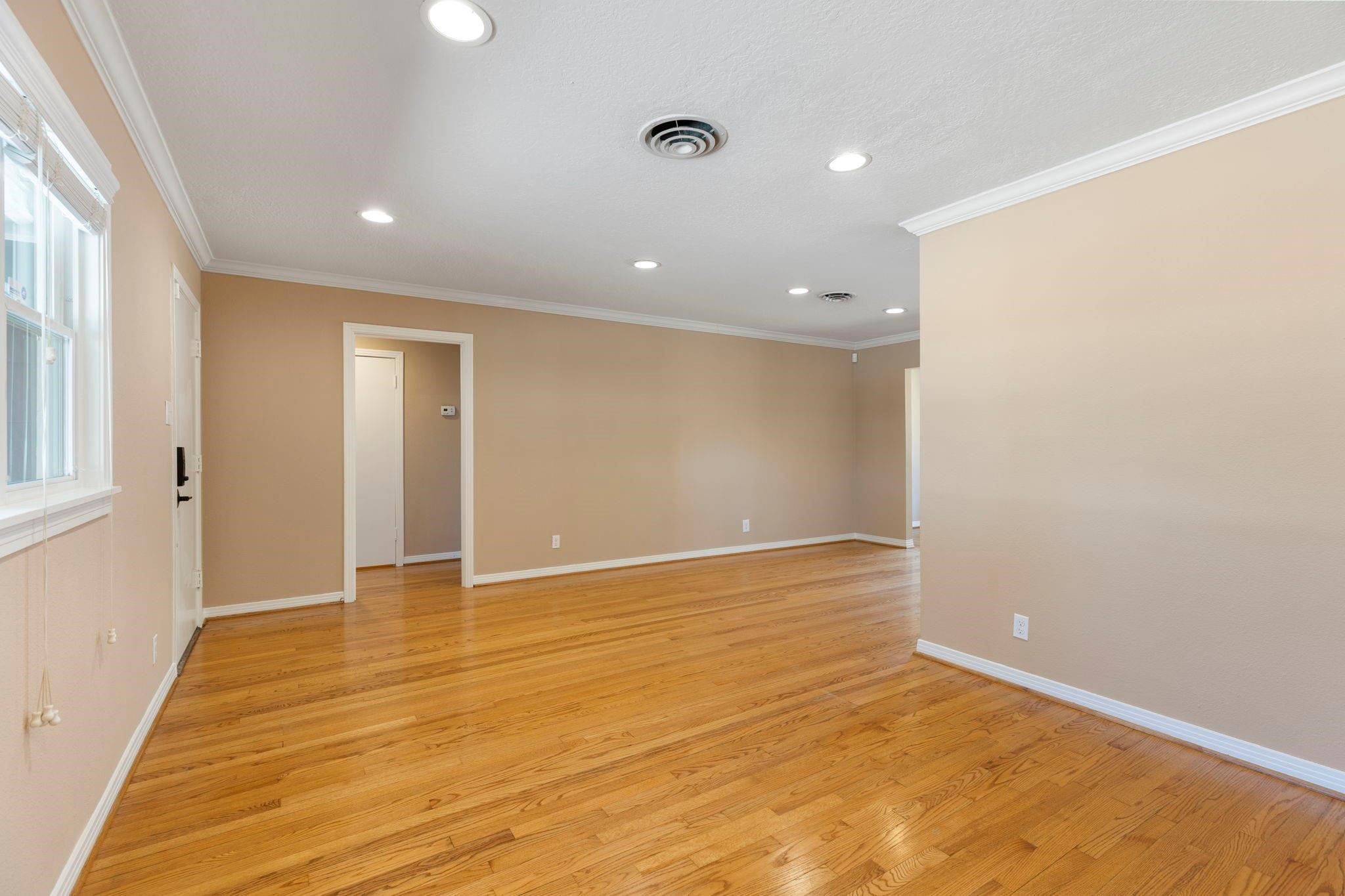 1802 Turnpike Road Houston, TX 77008 - Photo 8 of 47