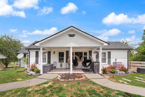 5600 Richmond Road Irvine, KY 40336 - Photo 2 of 44 IMG_1631