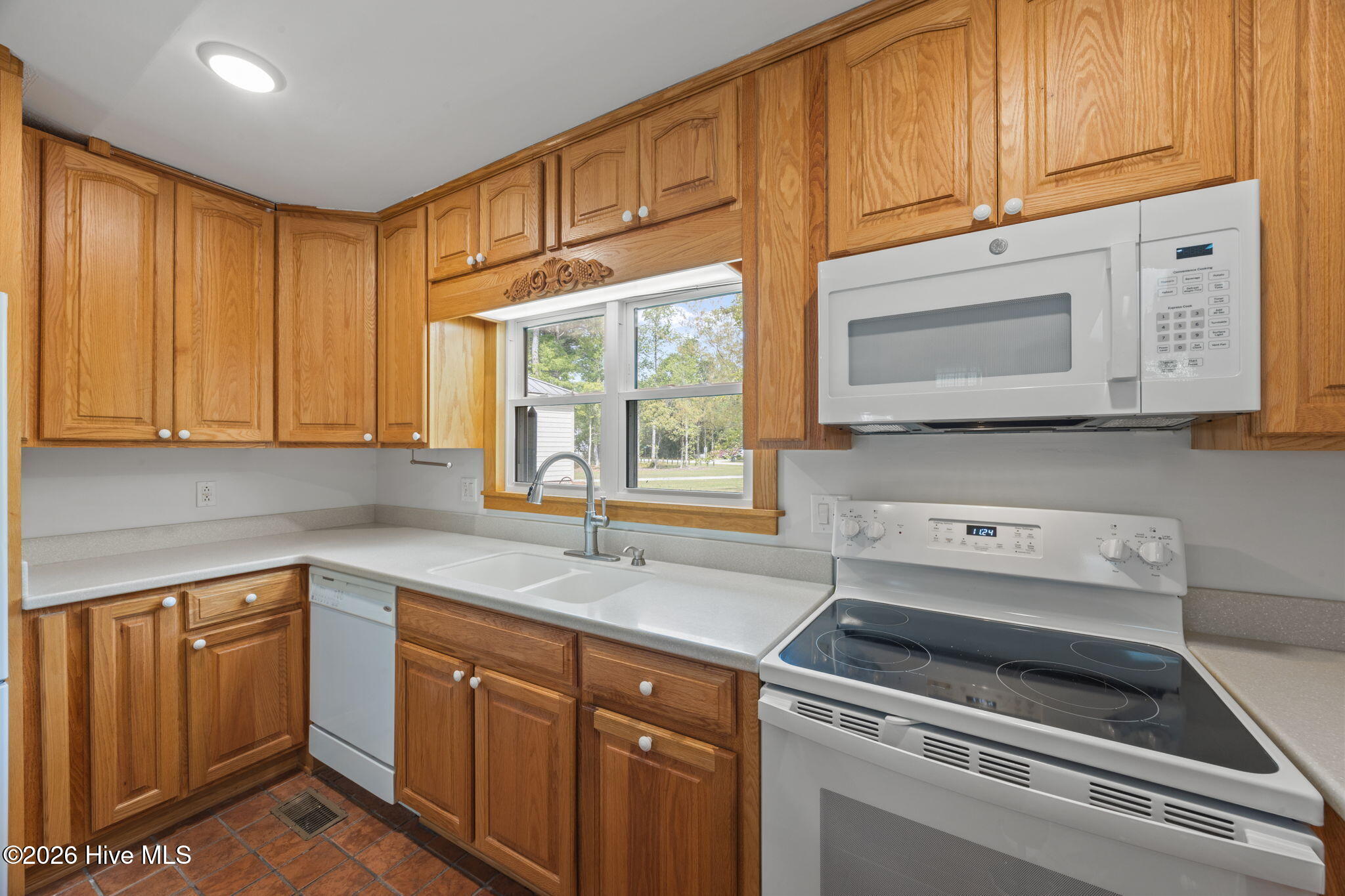 106 Whittaker Point Road Oriental, NC 28571 - Photo 8 of 46 24-web-or-mls-0C0A0070