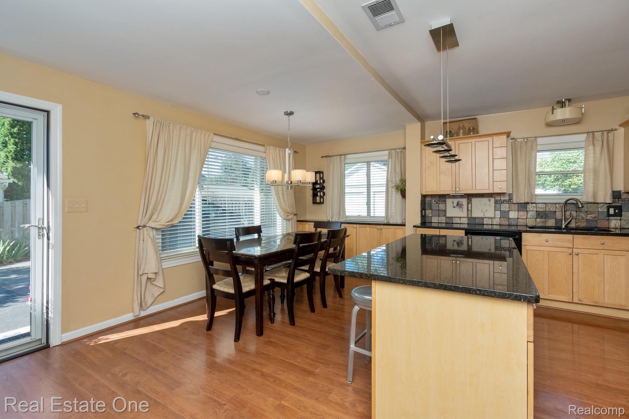 2686 Gerald Avenue Rochester, MI 48307 - Photo 14 of 44 Gerald MLS-W025.jpg
