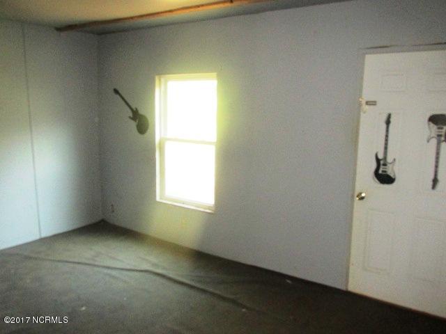 329 Gibbtown Road Merritt, NC 28556 - Photo 8 of 16 329 Gibbtown Family Room View 2