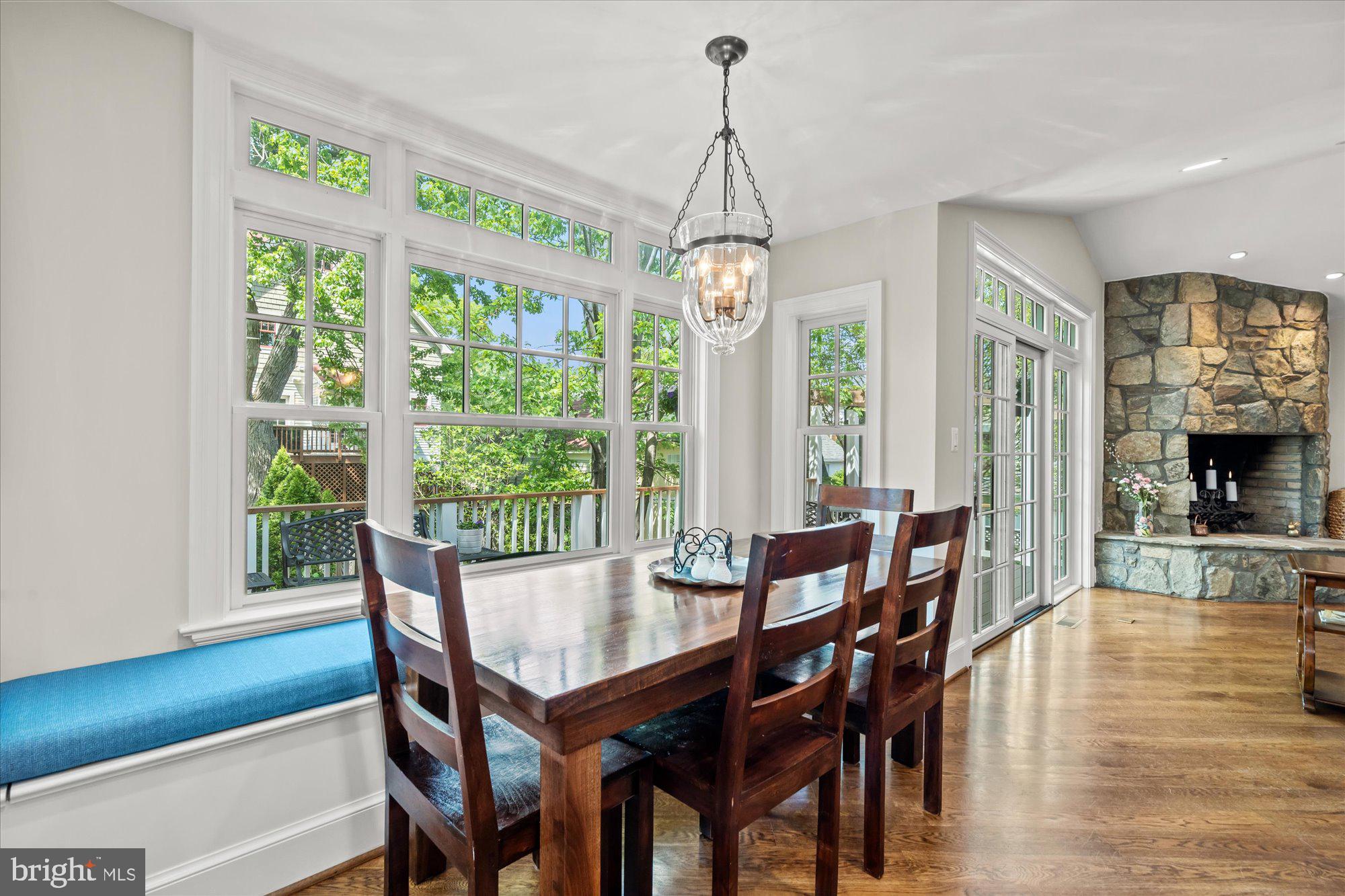 6041 25th Road North Arlington, VA 22207 - Photo 22 of 67 2nd dining area with built-in seating w/storage