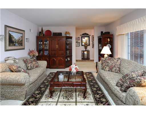 105 Oakville Road Beaver Falls, PA 15010 - Photo 4 of 17 Living Room.