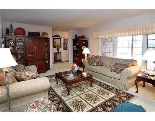 105 Oakville Road Beaver Falls, PA 15010 - Photo 5 of 17 Living Room.