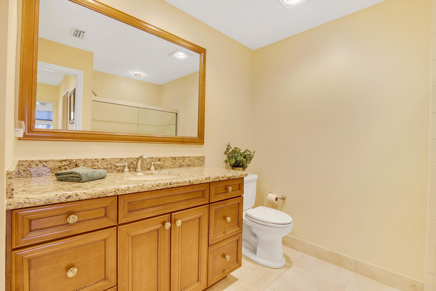 5022 Windsor Parke Drive Boca Raton, FL 33496 - Photo 14 of 20 Second Bath