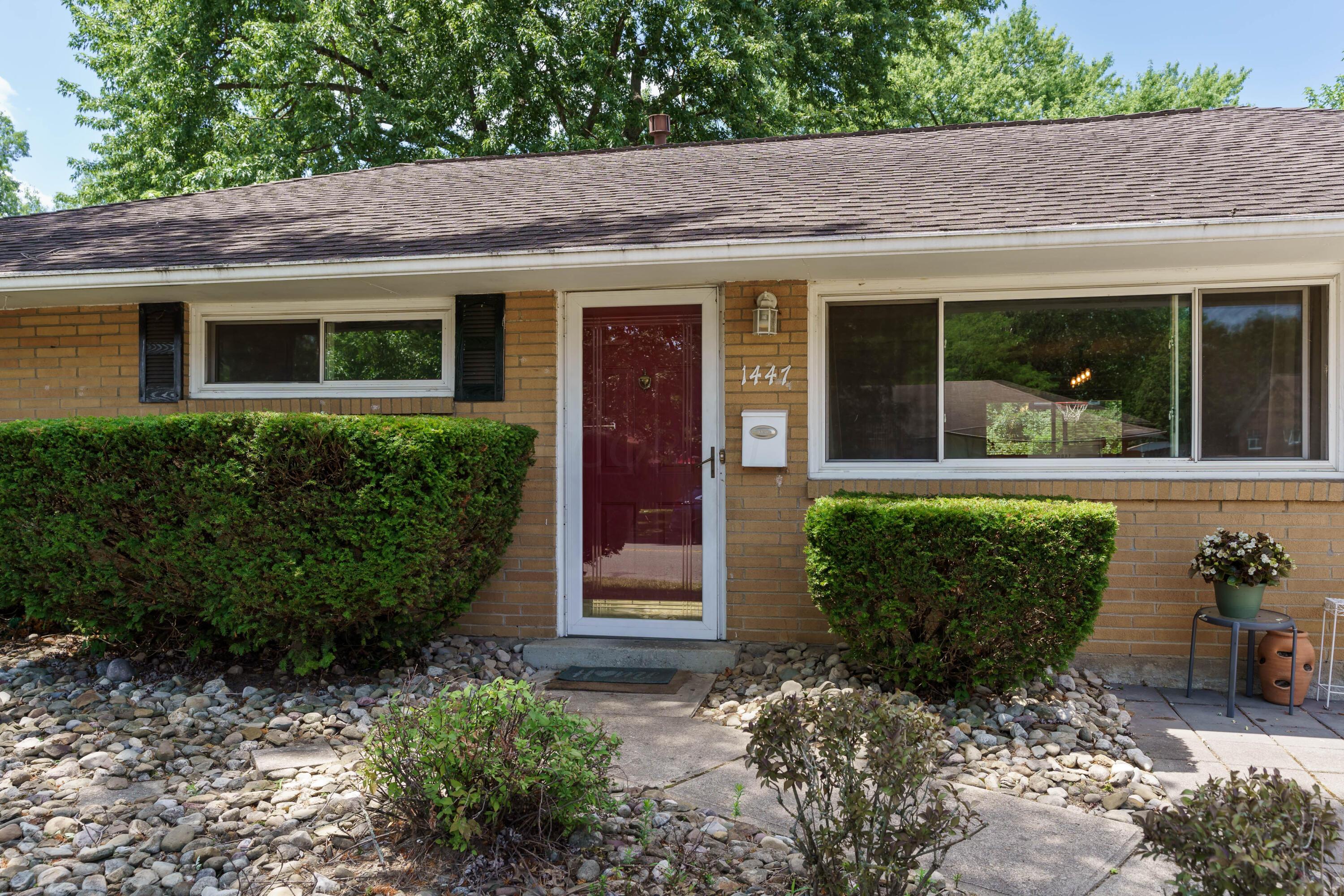 1447 Rosehill Road Reynoldsburg, OH 43068 - Photo 4 of 29 Welcome!