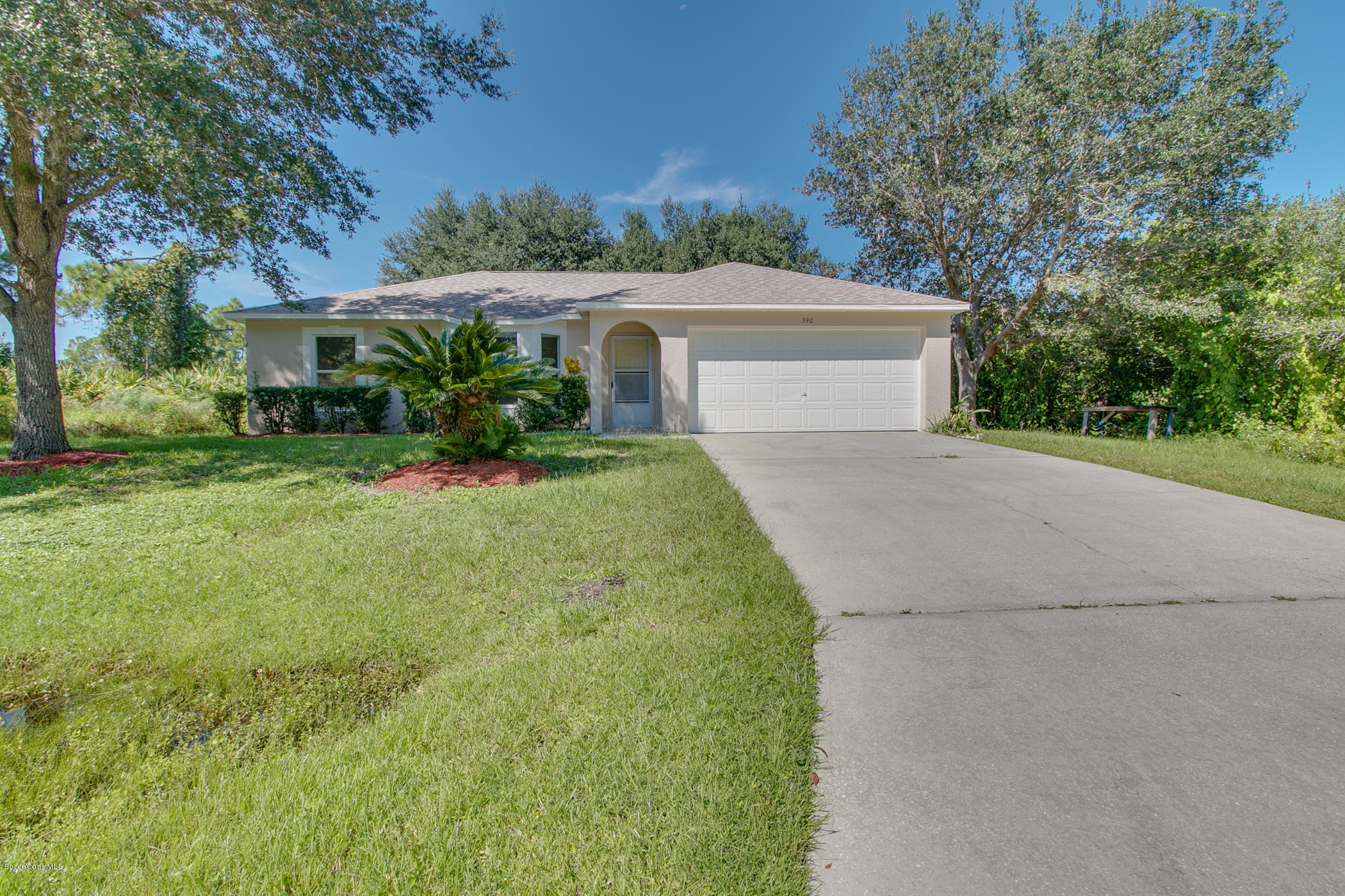 390 Warner Road Southwest Palm Bay, FL 32908 - Photo 2 of 32 Front Driveway