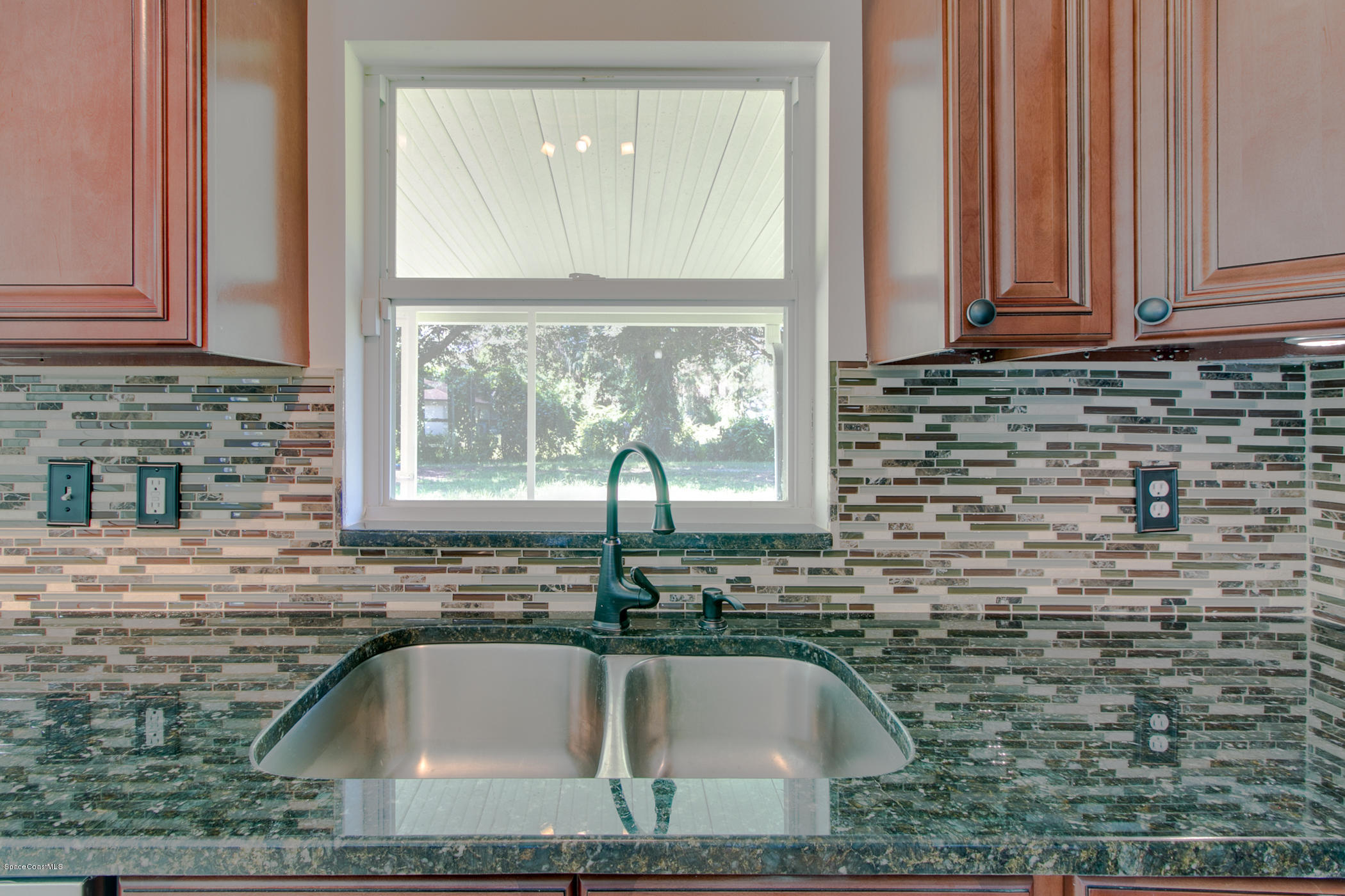 390 Warner Road Southwest Palm Bay, FL 32908 - Photo 13 of 32 Gorgeous Backsplash
