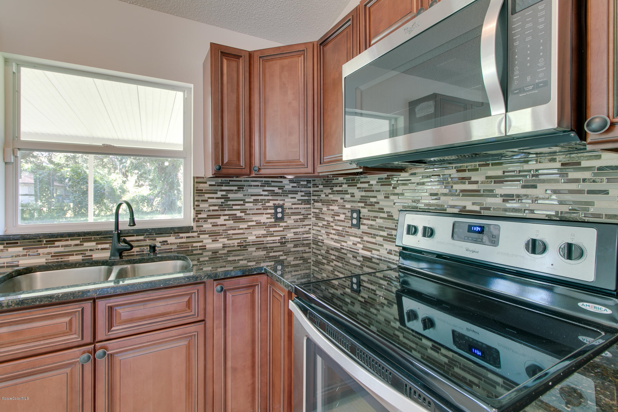 390 Warner Road Southwest Palm Bay, FL 32908 - Photo 14 of 32 Brand New Stainless Steel Appliances