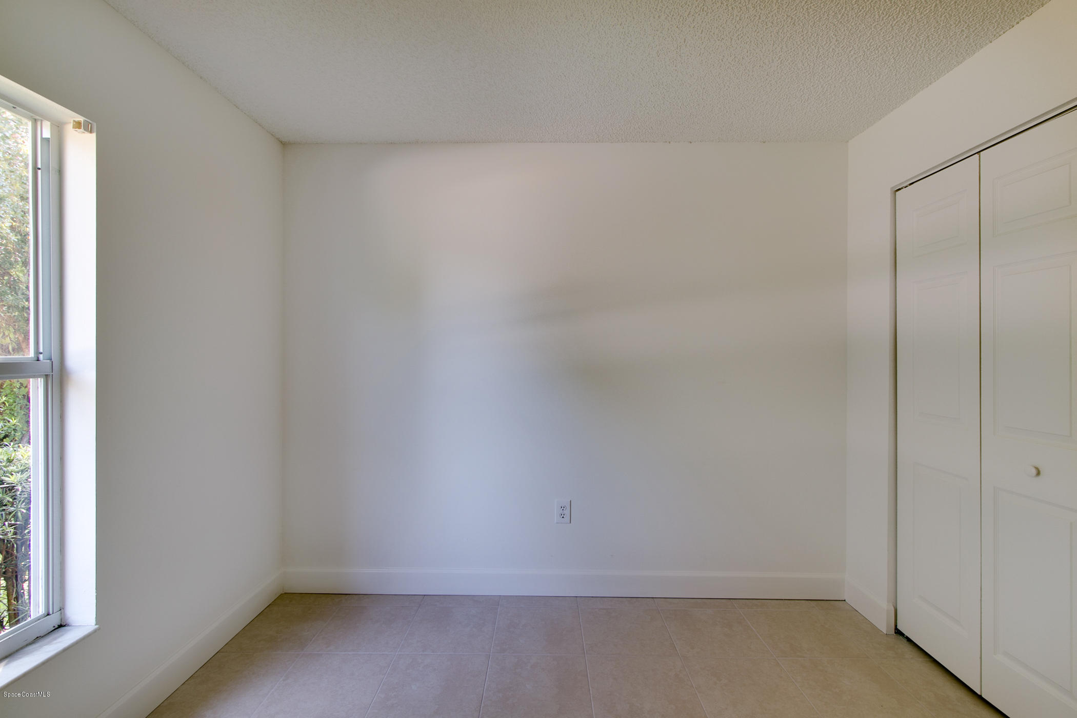 390 Warner Road Southwest Palm Bay, FL 32908 - Photo 19 of 32 Guest Room