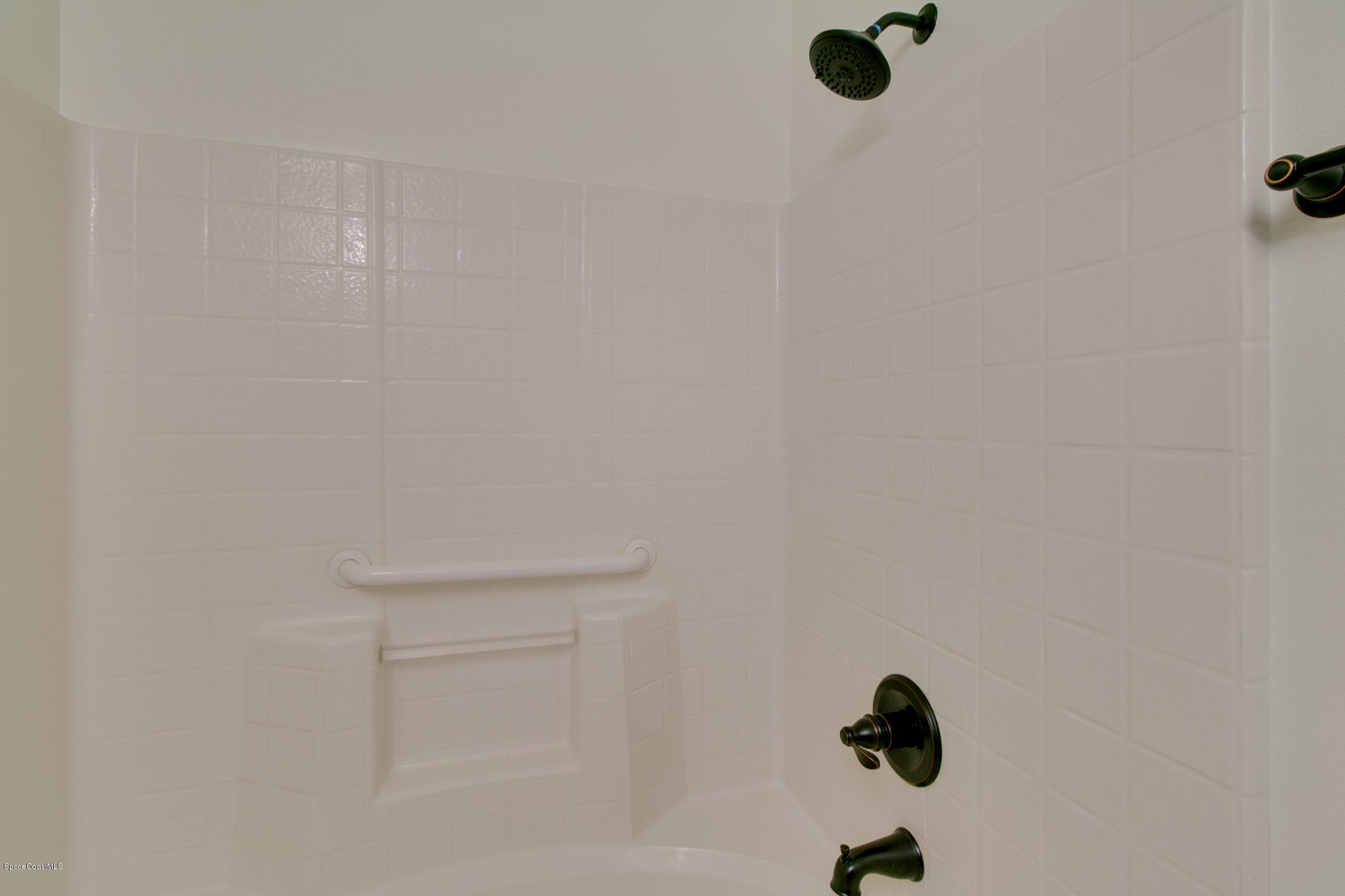 390 Warner Road Southwest Palm Bay, FL 32908 - Photo 24 of 32 Guest Bath View 2