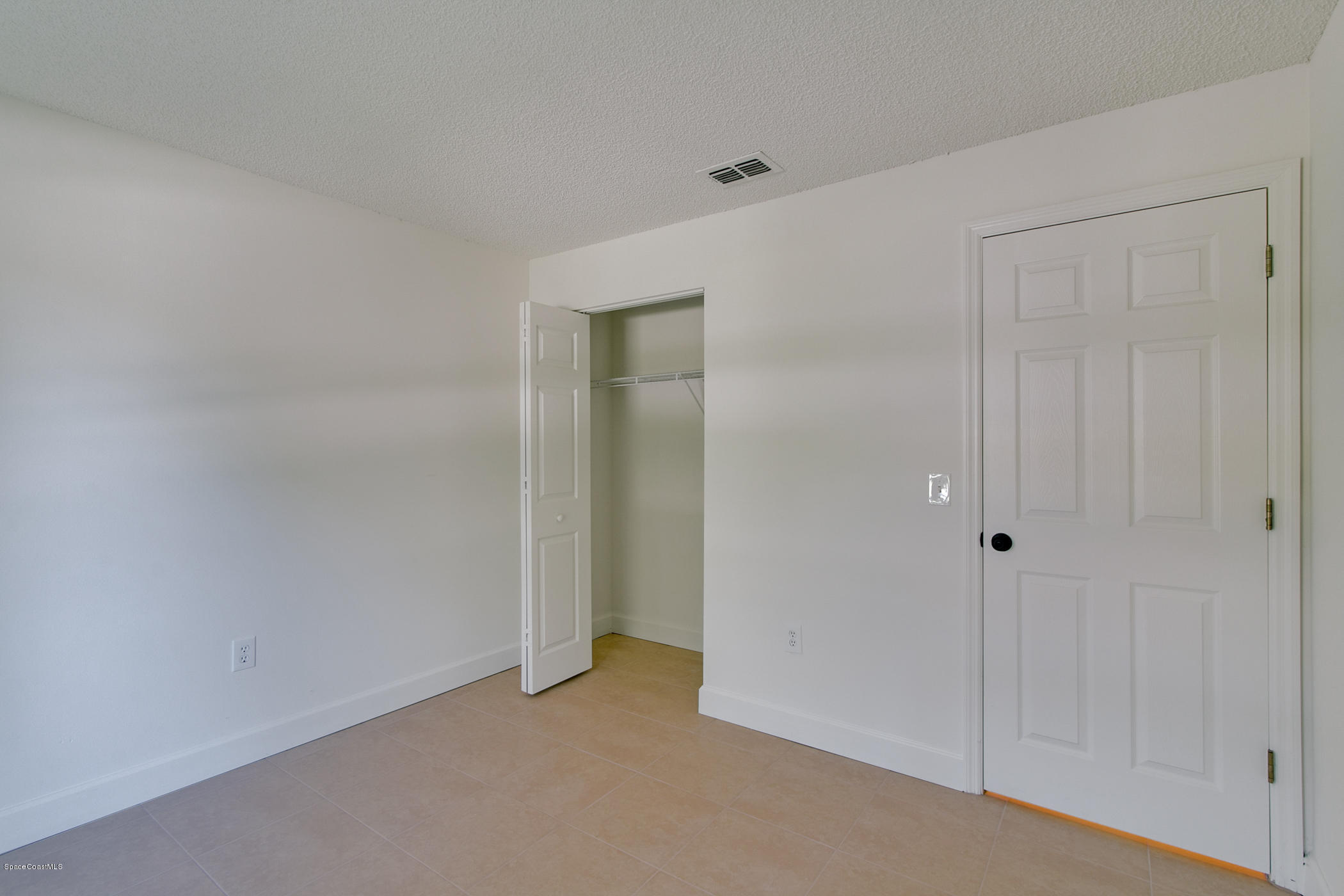 390 Warner Road Southwest Palm Bay, FL 32908 - Photo 26 of 32 Guest Room View 2