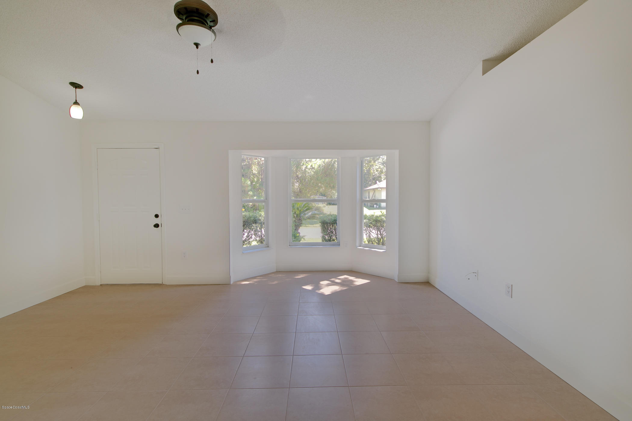 390 Warner Road Southwest Palm Bay, FL 32908 - Photo 6 of 32 Entry and Living Room