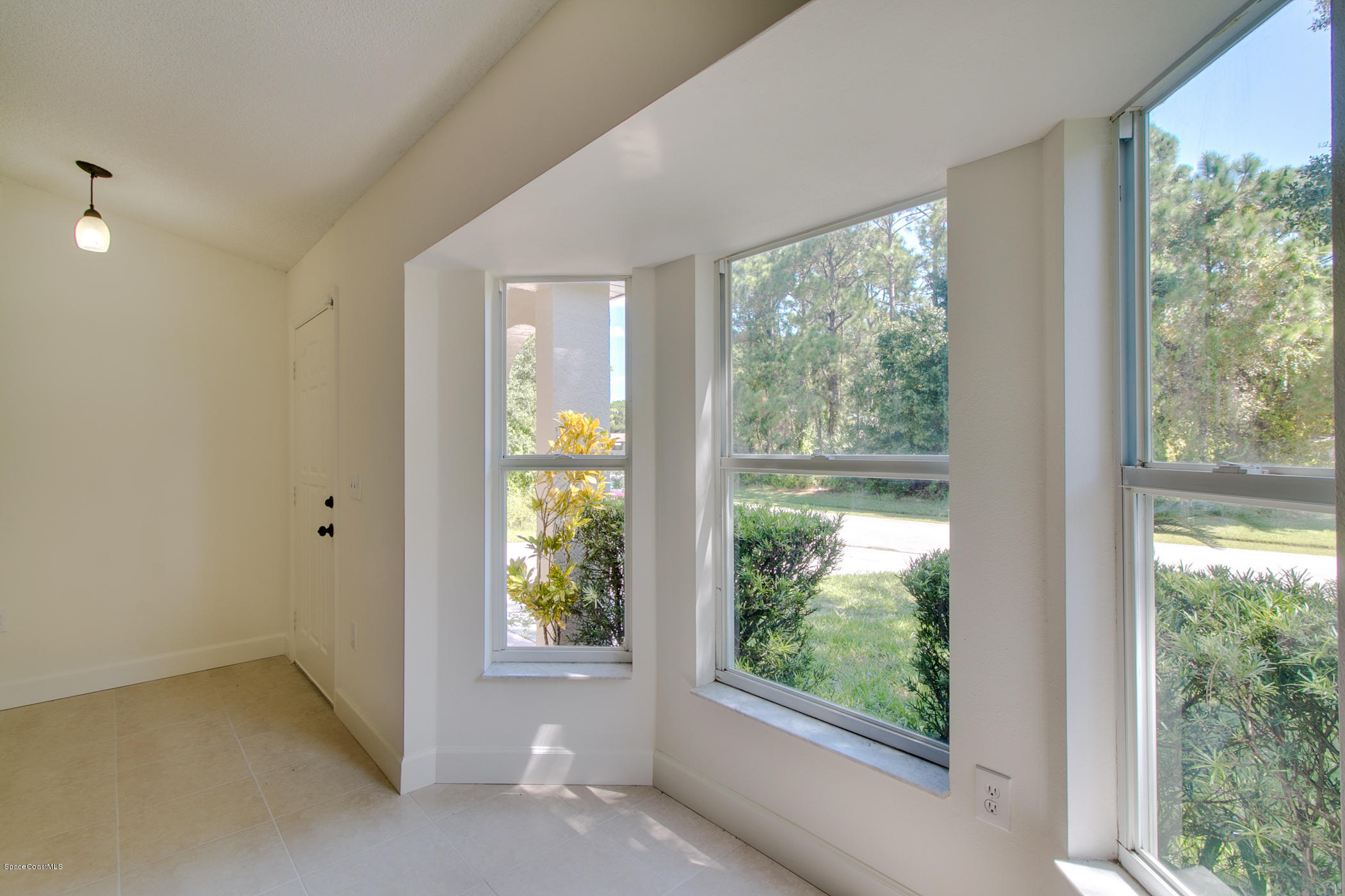 390 Warner Road Southwest Palm Bay, FL 32908 - Photo 7 of 32 Front Bay Window