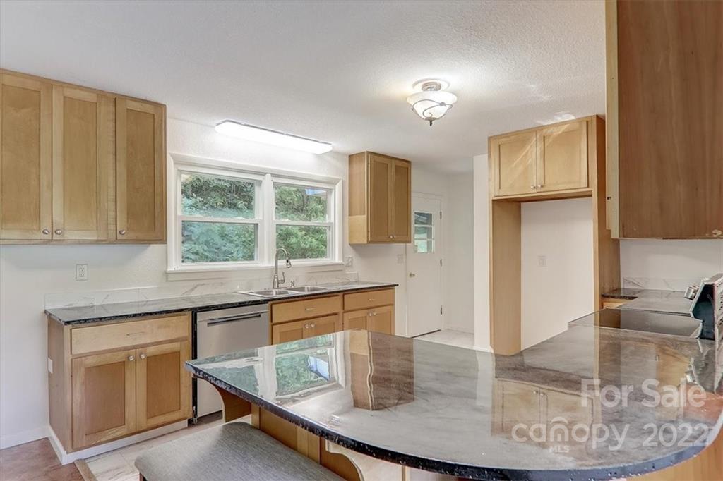 203 Mountain View Road Marion, NC 28752 - Photo 12 of 47 Gallery Image 12