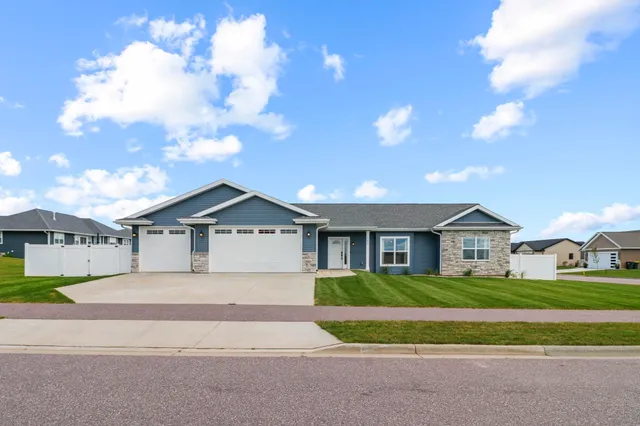 $550,000 | 162 Chickadee Lane, Sauk City, WI 53583