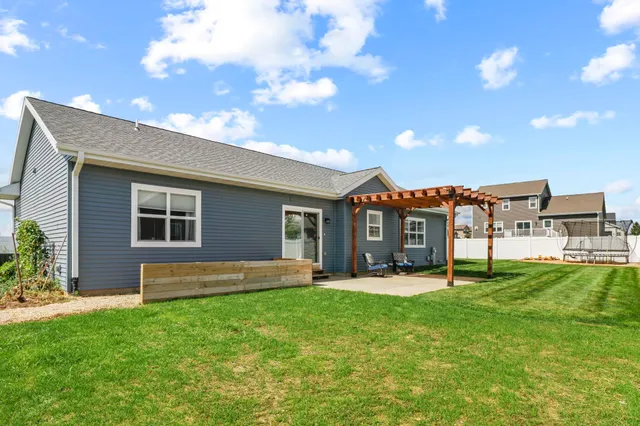 $550,000 | 162 Chickadee Lane, Sauk City, WI 53583