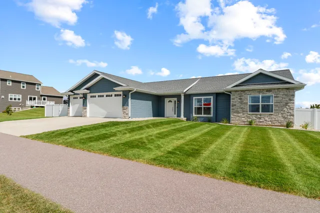 $550,000 | 162 Chickadee Lane, Sauk City, WI 53583