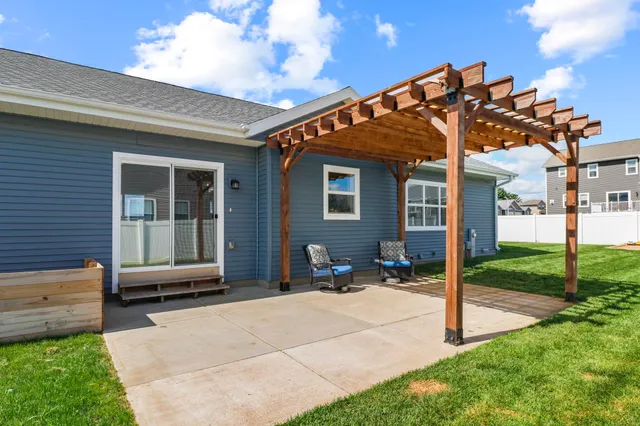 $550,000 | 162 Chickadee Lane, Sauk City, WI 53583