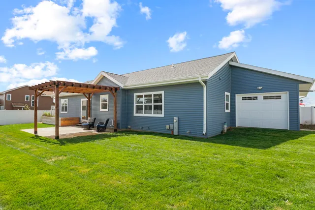 $550,000 | 162 Chickadee Lane, Sauk City, WI 53583