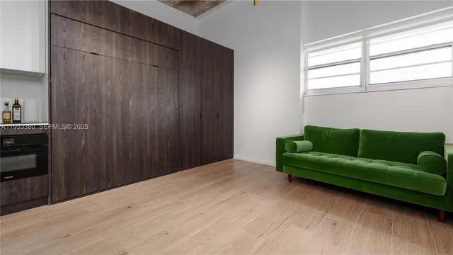 $9,850 | 5255 Collins Avenue, Unit 9E, Miami Beach, FL 33140