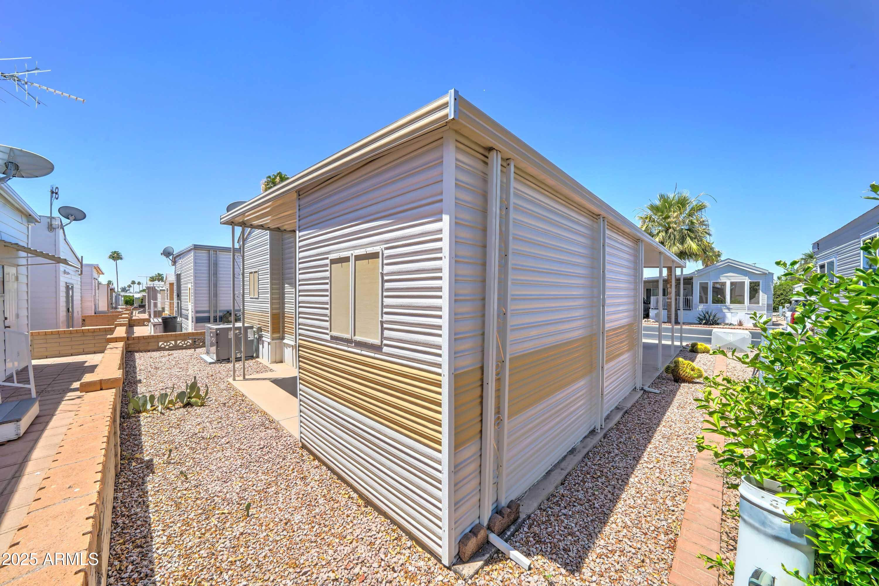 111 South Greenfield Road, Unit 405 Mesa, AZ 85206 - Photo 13 of 22 a view of a house with backyard and sitting area
