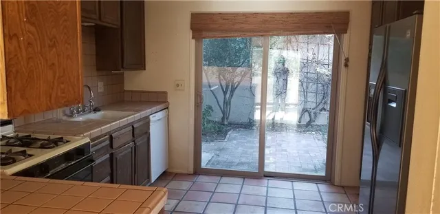 $3,000 | 2638 Mangrove Way, Riverside, CA 92506