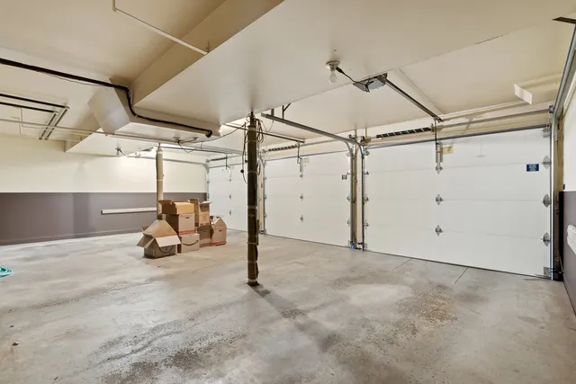 $1,800 | 537-541 North Edgelawn Drive, Unit 537, Aurora, IL 60506