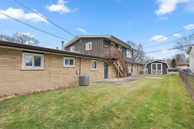 $1,800 | 537-541 North Edgelawn Drive, Unit 537, Aurora, IL 60506