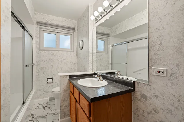 $1,800 | 537-541 North Edgelawn Drive, Unit 537, Aurora, IL 60506