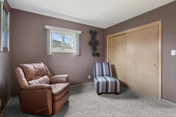 $1,800 | 537-541 North Edgelawn Drive, Unit 537, Aurora, IL 60506