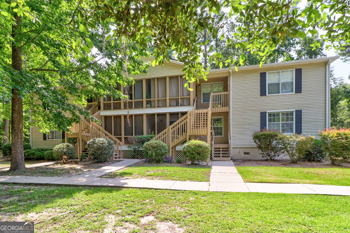 401 North Cromwell Road, Unit 2Q Savannah, GA 31410 - Photo 3 of 35 a view of a house with a yard and plants