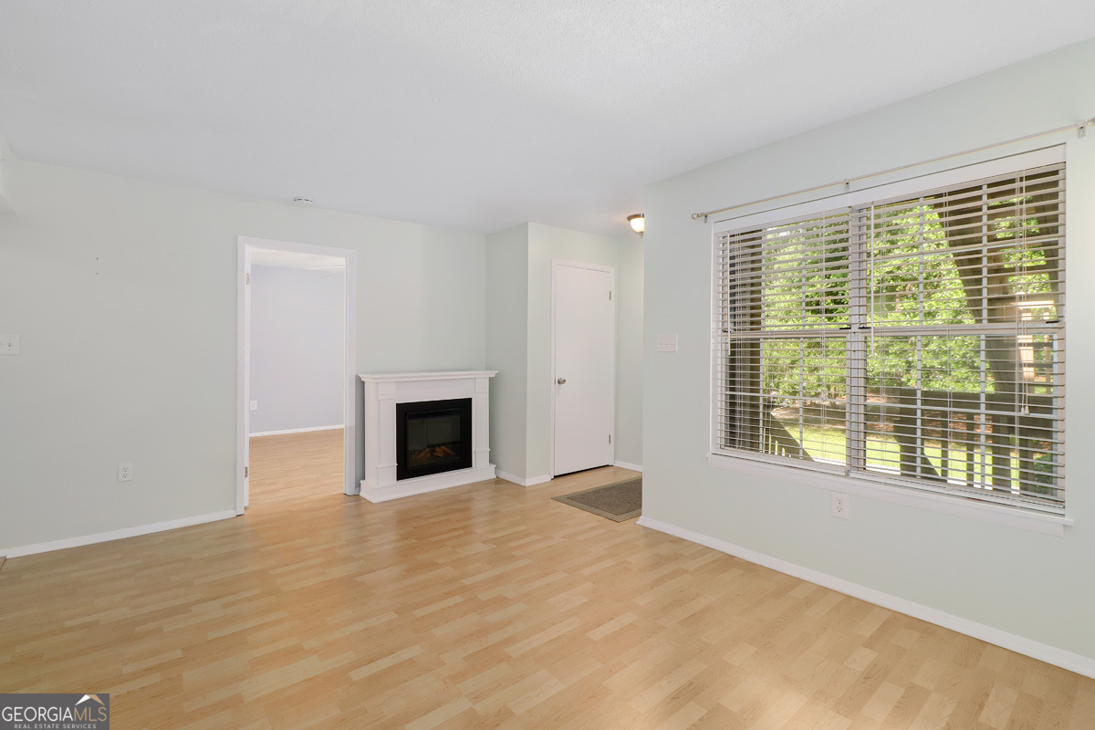 401 North Cromwell Road, Unit 2Q Savannah, GA 31410 - Photo 7 of 35 a view of an empty room with a window